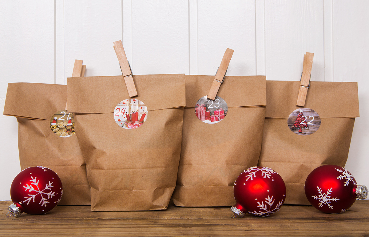Brown Paper Bag Gift Wrap Ideas and Tutorials for Christmas